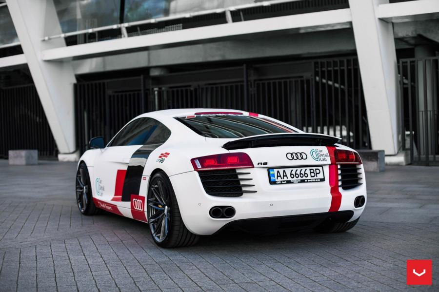  Audi R8 V10 on Vossen Wheels (VFS4) 2017 года  (фото 2 из 17)